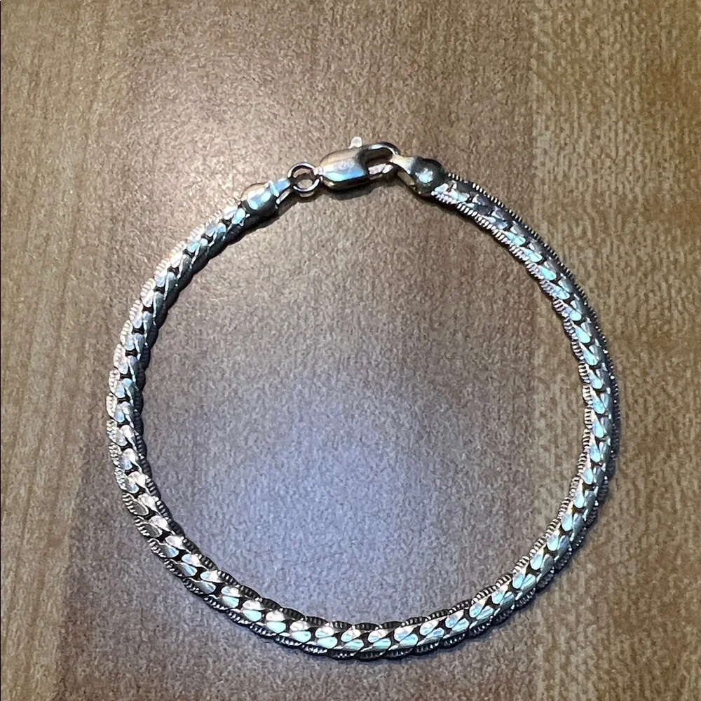 Elegant Silver Bracelet - Picture 1 of 6